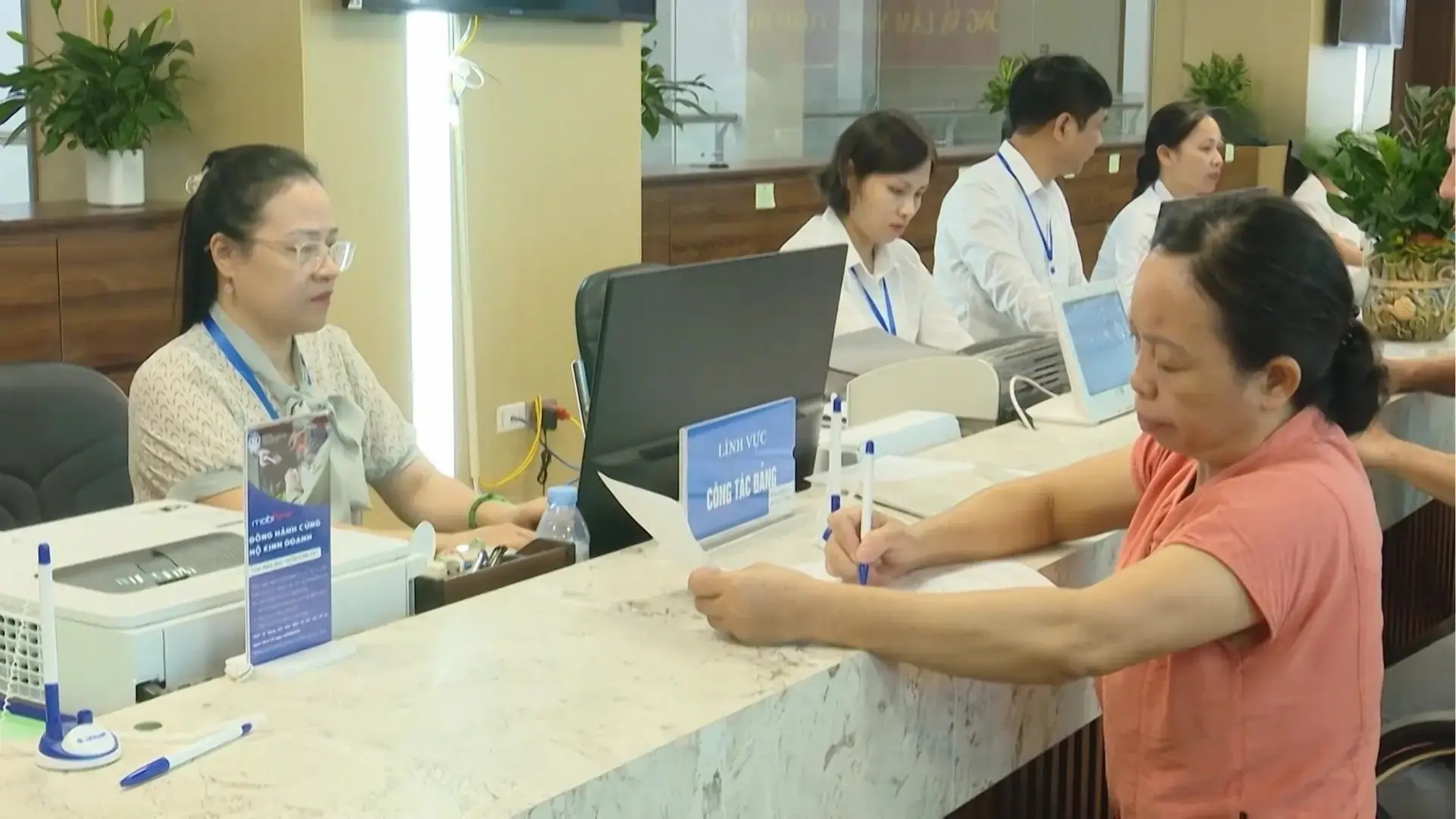 Nhiều sáng kiến hay để phục vụ người dân tốt hơn | Cải cách hành chính | 12/11/2025